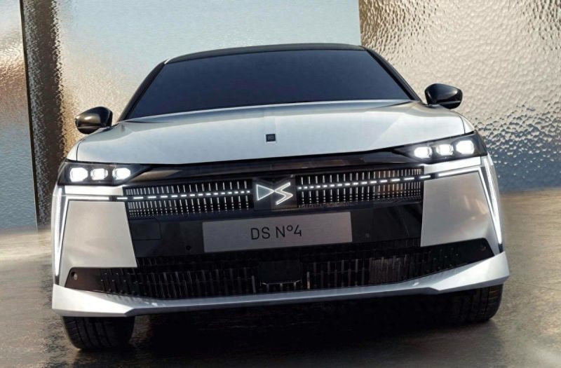 DS N°4电动化转身，法系轻奢的革新之路