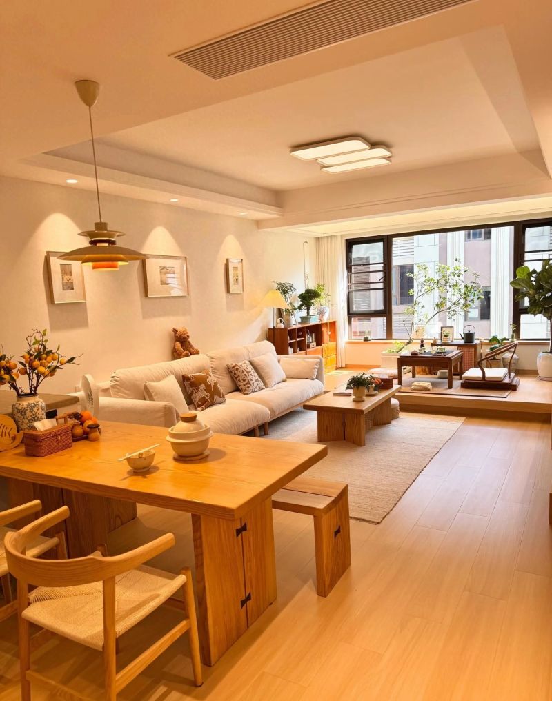 原木风装修，自然温馨，幸福感满溢的家，（直接聚焦核心元素，原木风格、温馨氛围与幸福感，用短句清晰传达主题）