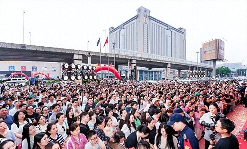 梵凯洛定制：会发光的意式极简柜，让家变身高级展览馆 - 家居知识