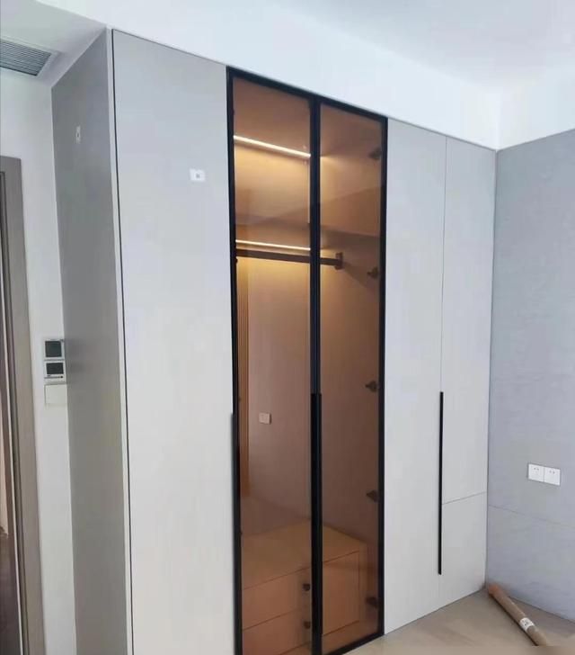定制衣柜全攻略，结构合理空间不浪费，老婆衣服再多照样整齐收纳 - 家居知识