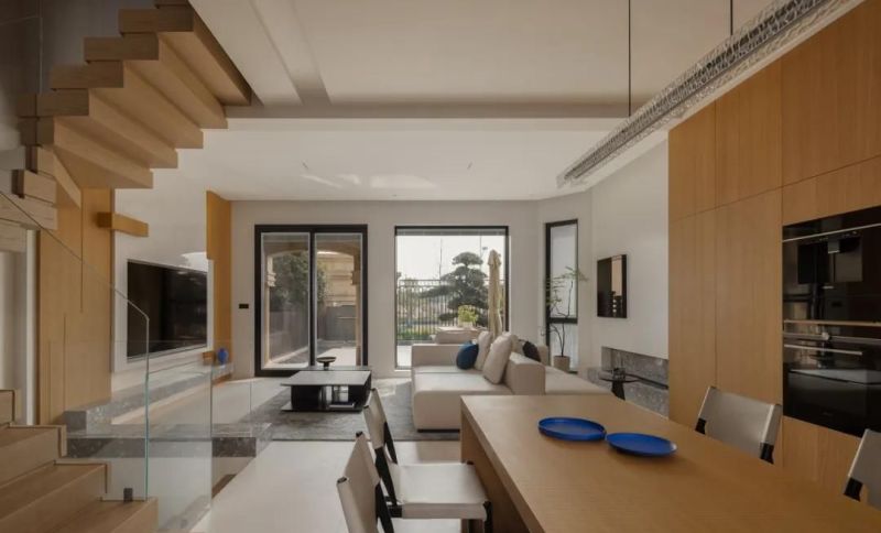 私宅设计：原木基调，让阳光在木纹里“慢下来” - 家居知识