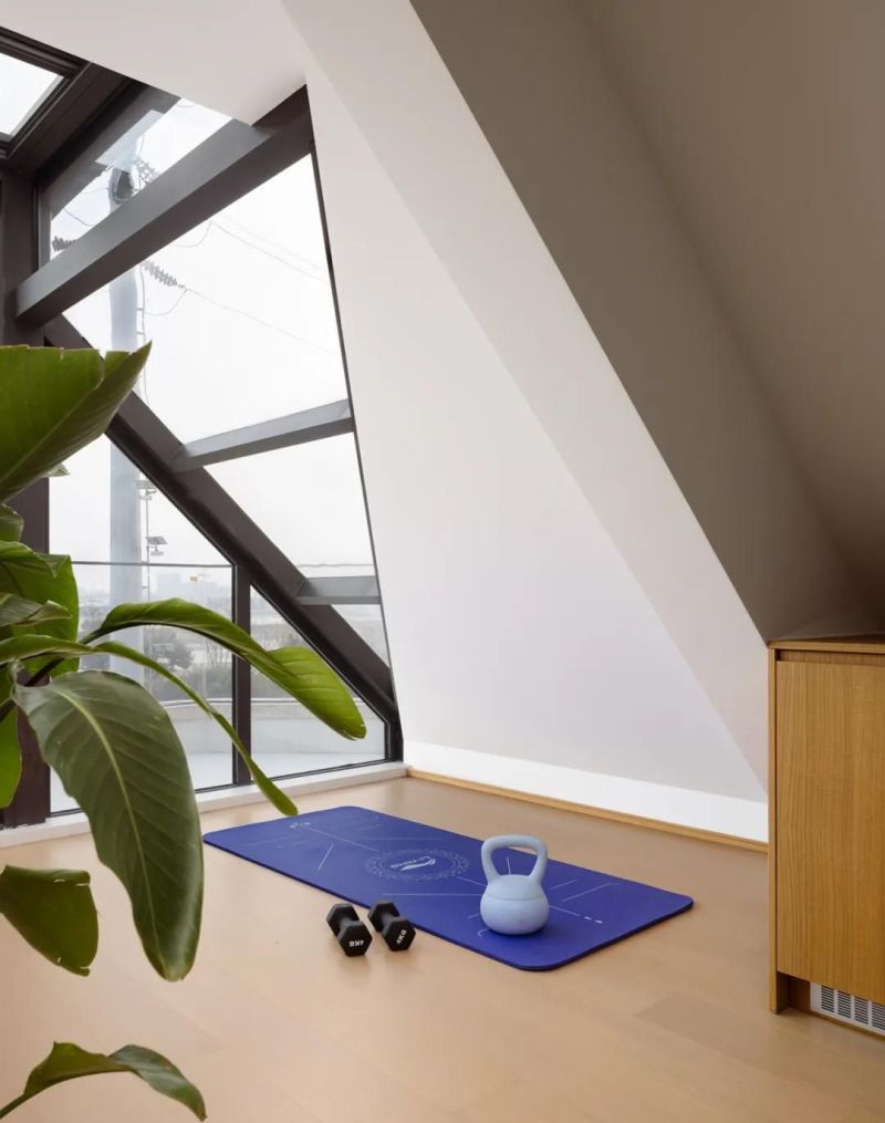 私宅设计：原木基调，让阳光在木纹里“慢下来” - 家居知识