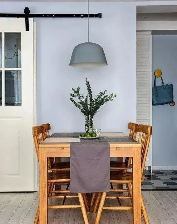 115平米三居室，全屋简约大方又舒适，背景墙不造型，效果更漂亮 - 家居知识