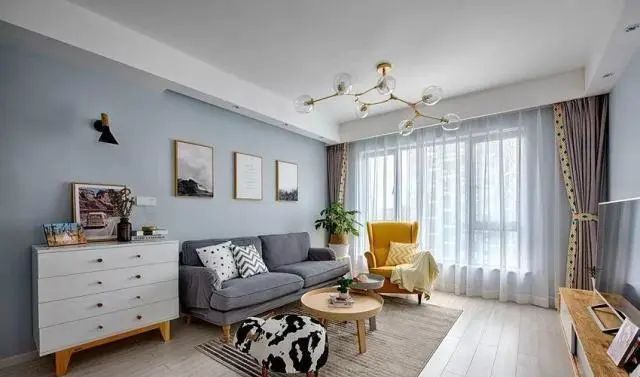 115平米三居室，全屋简约大方又舒适，背景墙不造型，效果更漂亮 - 家居知识