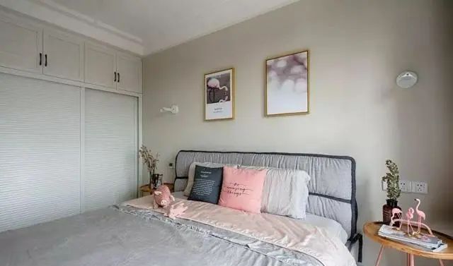 115平米三居室，全屋简约大方又舒适，背景墙不造型，效果更漂亮 - 家居知识