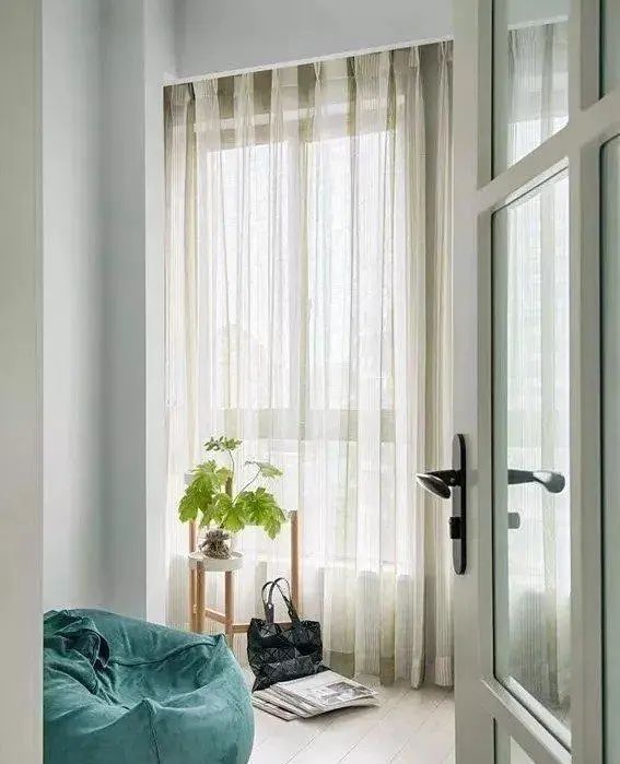 115平米三居室，全屋简约大方又舒适，背景墙不造型，效果更漂亮 - 家居知识