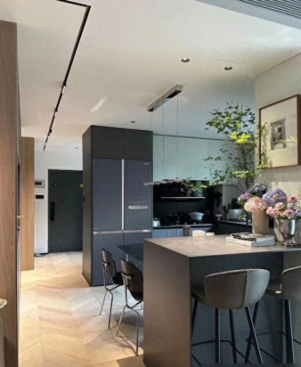 上海女子89㎡极简家装走红，实用温馨又高级，网友直呼太治愈