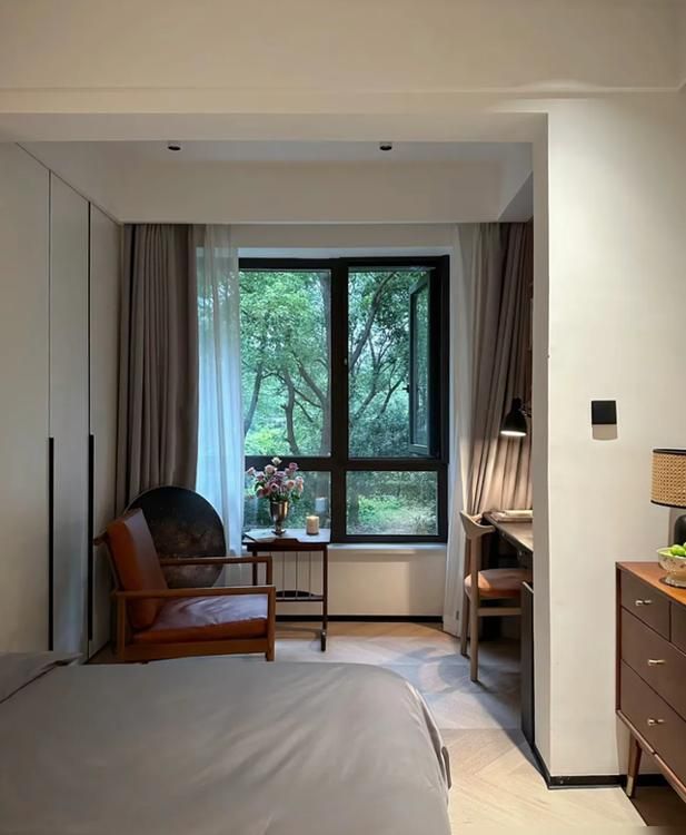 上海女子89㎡极简家装走红,实用温馨又高级,网友直呼太治愈 上海一女子89㎡的家火了,坚持极简装修,实用温馨,高级感十足 - 家居知识