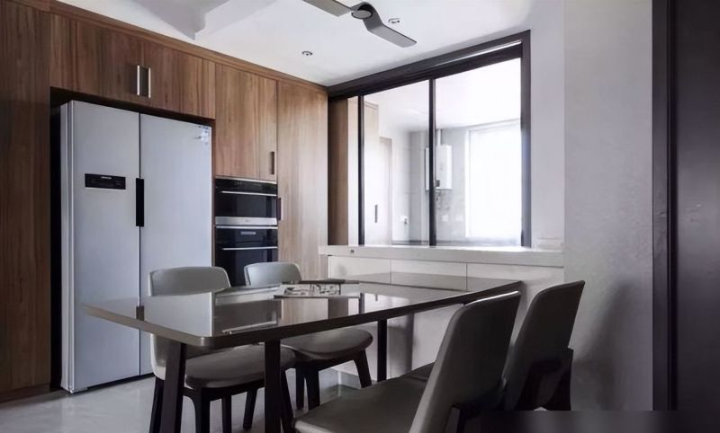 餐桌乱成“杂货铺”？过来人掏心建议：这餐边柜设计真能“救场” - 家居知识