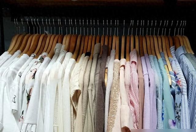 6㎡做卧室太拥挤？不如学她家装修成步入式衣帽间，功能真强大 - 家居知识