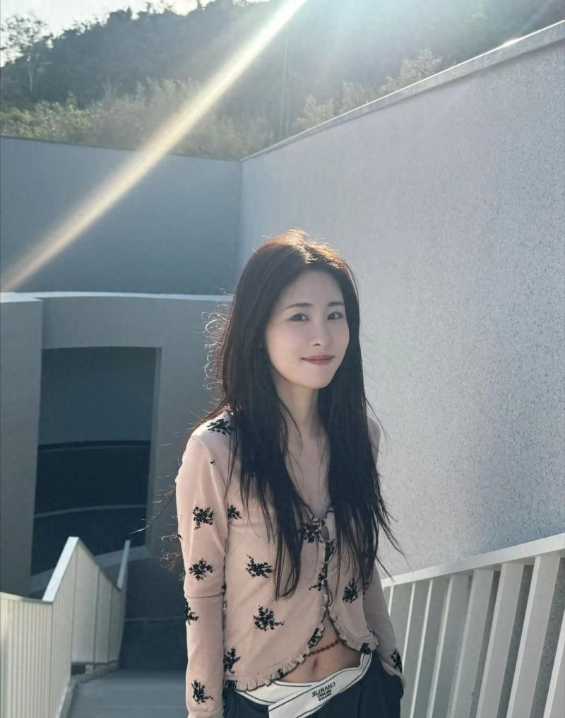 35岁张碧晨家居照曝光，高级装饰配音乐人生，尽显岁月静好