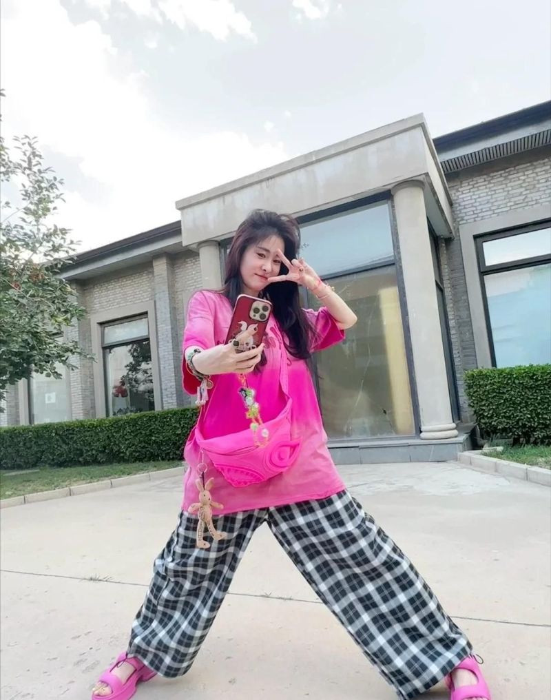 35岁张碧晨晒出家居照，装饰高级，专注音乐，那叫一个岁月静好 - 家居知识