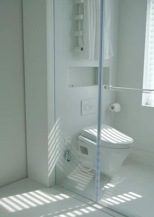 广东姑娘极简风家走红,全屋家徒四壁引惊叹 被广东姑娘极简风家惊呆了,因全屋“家徒四壁”而走红,太干净了 - 家居知识