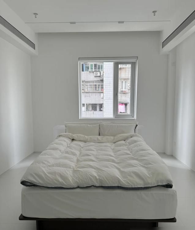 广东姑娘极简风家走红,全屋家徒四壁引惊叹 被广东姑娘极简风家惊呆了,因全屋“家徒四壁”而走红,太干净了 - 家居知识