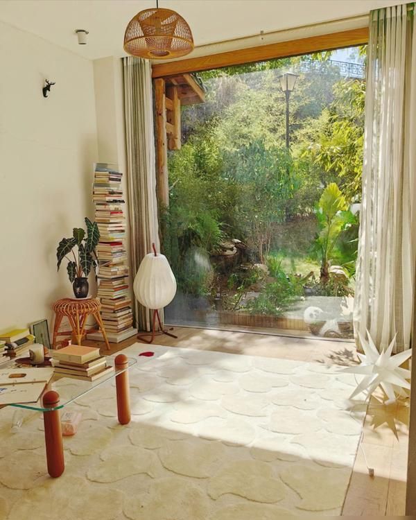 43岁婆婆坚持穷装走红,极简全屋引热议 重庆一43岁婆婆,因“坚持穷装”而走红,全屋那叫一个极简 - 家居知识