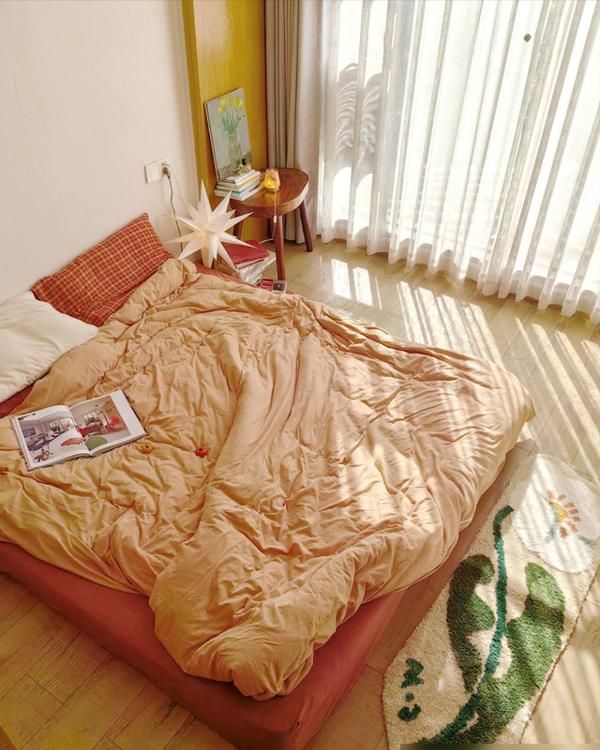 43岁婆婆坚持穷装走红,极简全屋引热议 重庆一43岁婆婆,因“坚持穷装”而走红,全屋那叫一个极简 - 家居知识