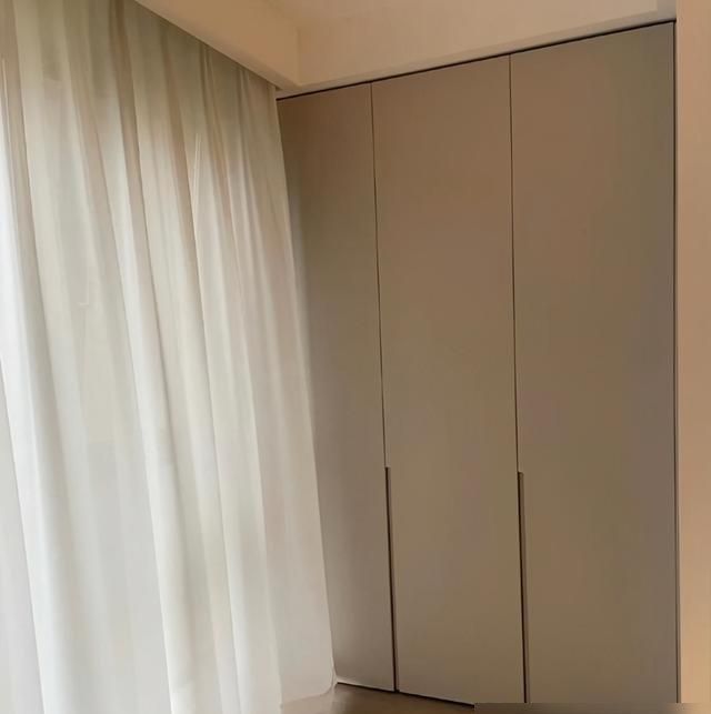 想要一门到顶的极简衣柜？看完这些细节，让你家全屋定制不翻车 - 家居知识