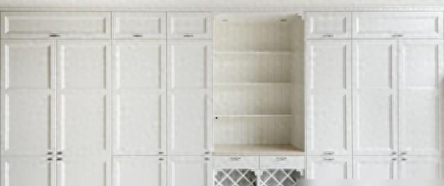 木工打柜和定制衣柜哪个更划算？价格对比与师傅建议全解析