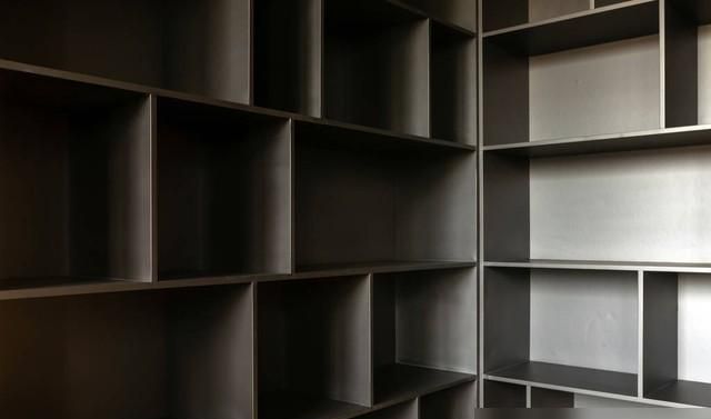 木工打柜和定制衣柜哪个更划算?价格对比与师傅建议全解析 衣柜是木工做好还是定制好?价格相差多少?多亏师傅提醒 - 家居知识