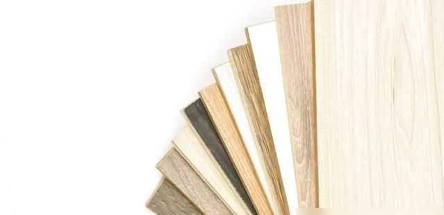 木工打柜和定制衣柜哪个更划算?价格对比与师傅建议全解析 衣柜是木工做好还是定制好?价格相差多少?多亏师傅提醒 - 家居知识