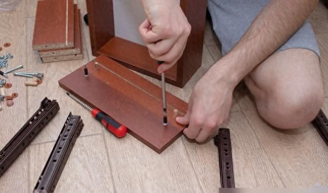 家里的衣柜是定制好，还是自己买板子请木工做好？今天终于明白了 - 家居知识