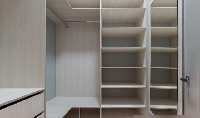 家里的衣柜是定制好，还是自己买板子请木工做好？今天终于明白了 - 家居知识