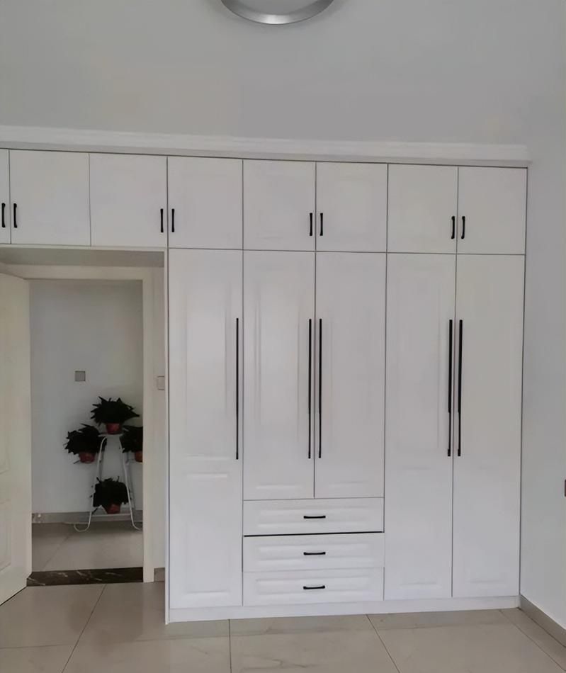 定制衣柜这么方便，为什么很多人还选木工打柜子？来听听大实话 - 家居知识