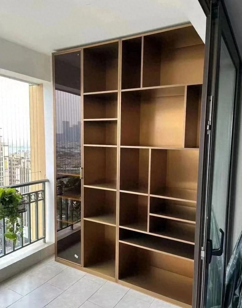 不锈钢艺术，屏风隔断与酒柜的现代家居革命