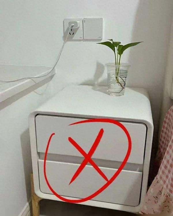 告别传统床头柜!现在流行这样布置卧室,高级又实用! “床头柜”已经退出中国家庭,现在流行这样做,高级感十足! - 家居知识