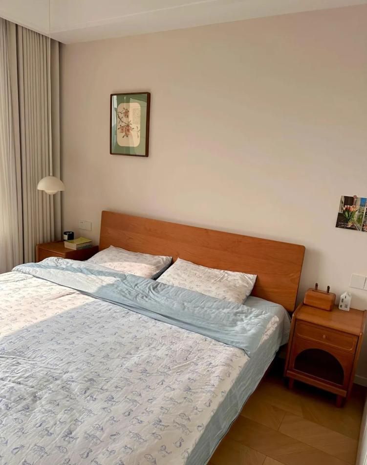 年轻人为何抛弃床头柜?这些替代方案更实用 床头柜“正退出”中国家庭?看了年轻人的做法后,发现确实很实用 - 家居知识