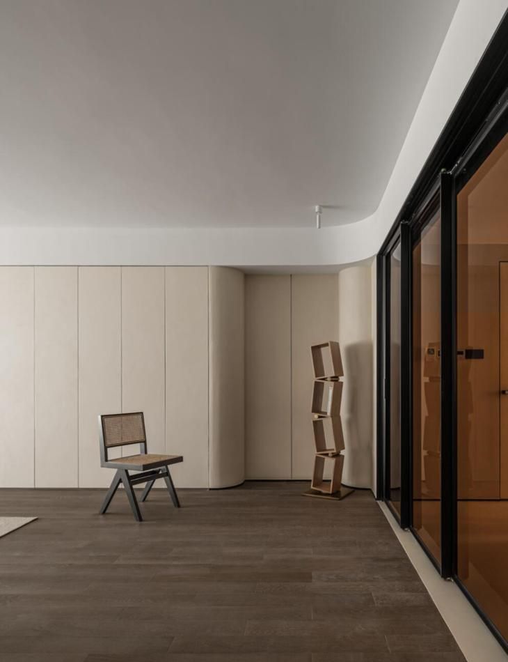 为追求极简主义，她把家装修得一尘不染，高级感反而“藏不住” - 家居知识