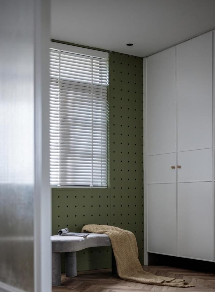 墙面满做造型怕显乱？这套美式复古风给你答案！ - 家居知识