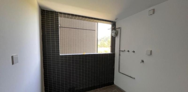 93㎡精装房巧改侘寂风,省一半预算打造温馨家 精装房别拆!93㎡侘寂风改造,预算省一半更温馨 - 家居知识