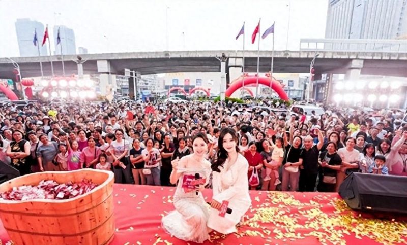 玄关地板与定制柜，打造归家第一眼的温暖