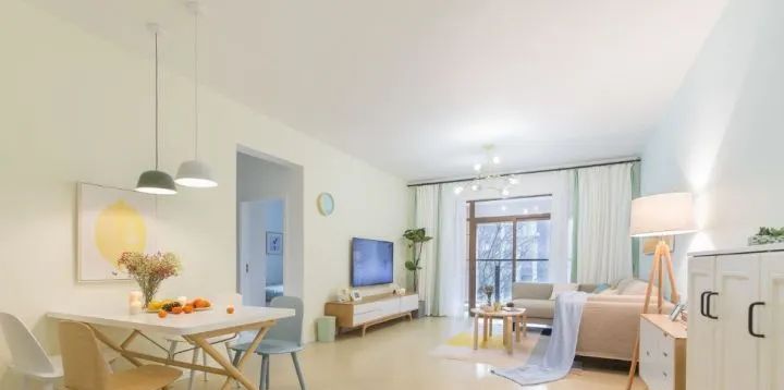 145㎡极简四居室,无吊顶设计打造明亮省钱家 145平米,四室两厅,极简风格,全屋无吊顶设计,明亮大方还省钱 - 家居知识