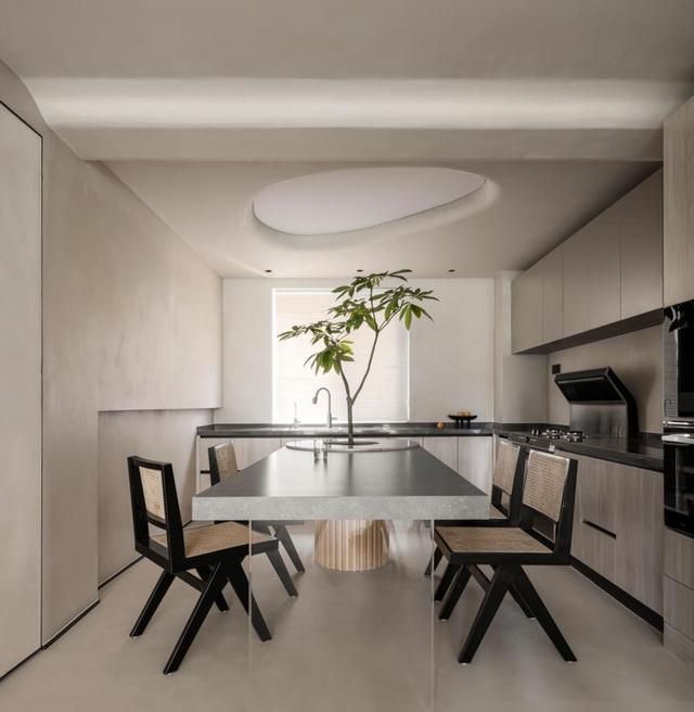 极简主义之家,一尘不染中藏不住的高级感 为追求极简主义,她把家装修得一尘不染,高级感反而“藏不住” - 家居知识