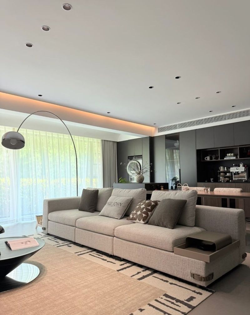 不装了，大横厅这样设计真的巨高级！意式极简风真的越住越耐看！ - 家居知识