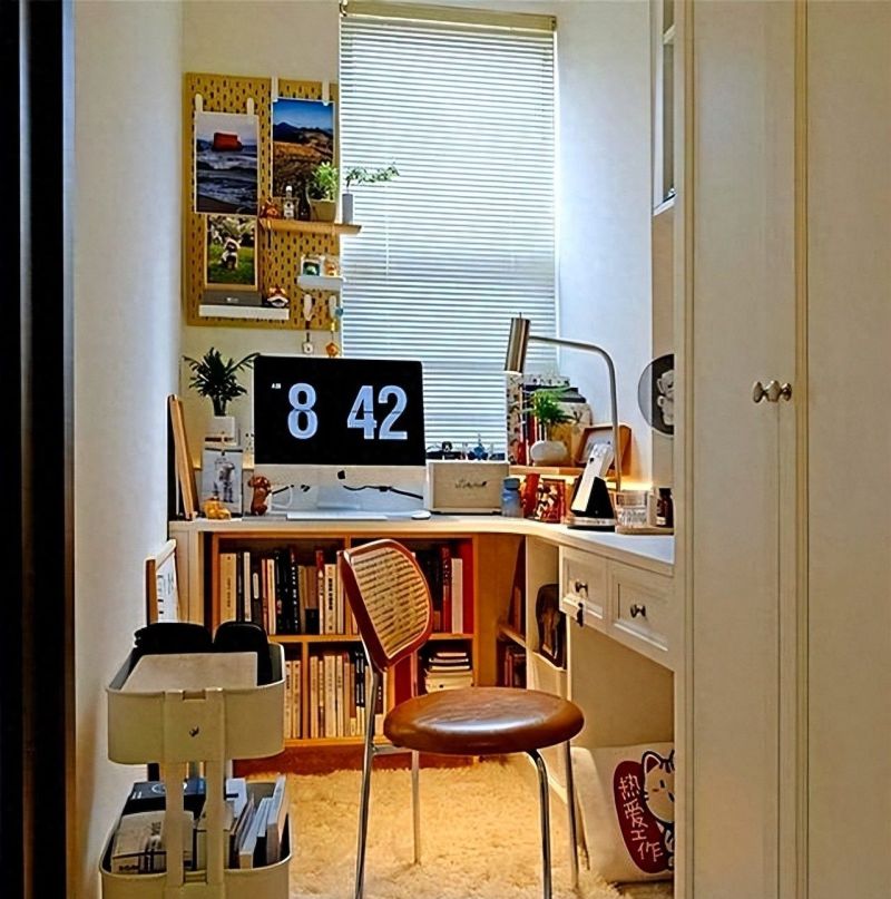 广东男生的4㎡书房火了，因定制两桌一椅走红，半平米都未曾浪费 - 家居知识