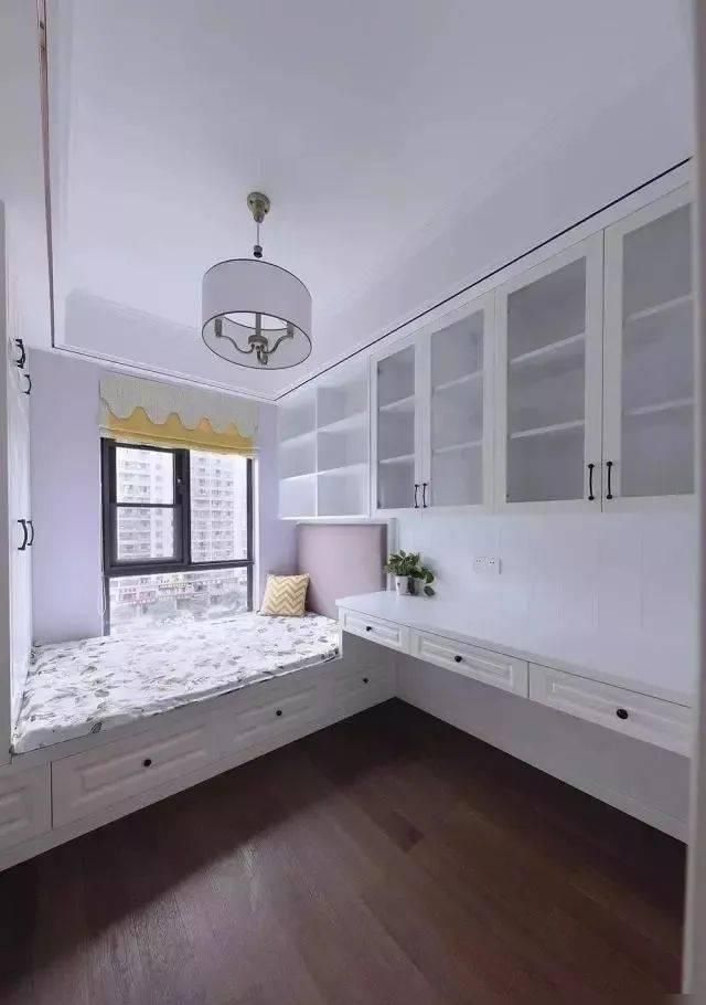 再小的卧室也不要乱装，看看这几种榻榻米，收纳强功能多，太实用 - 家居知识