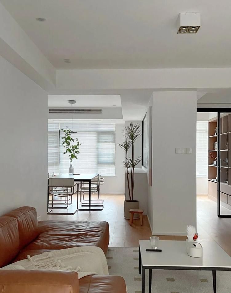 100㎡极简风装修攻略,3招让空间显大又明亮 100平米极简风装修指南:空间超显大,采光绝佳! - 家居知识