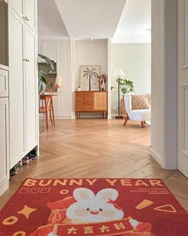 43岁浙江阿姨原木风新家走红，客厅家具成亮点