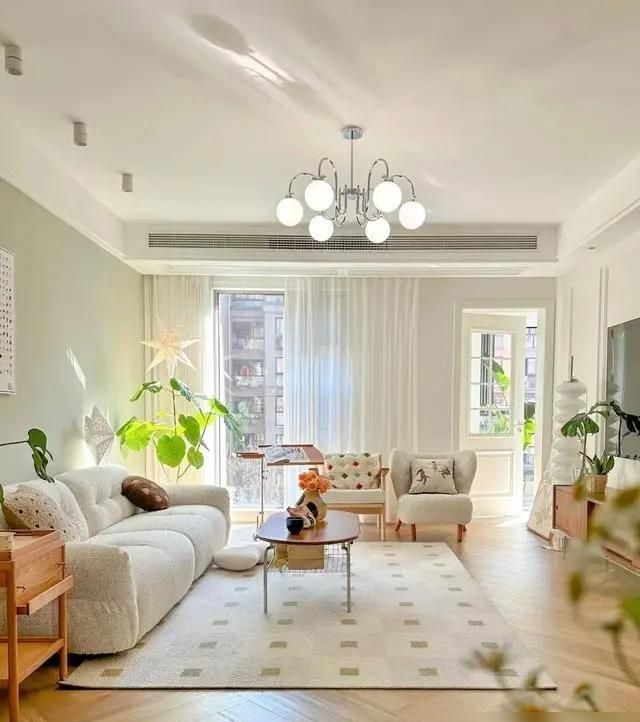 浙江一43岁阿姨的新家，因“原木风”家装而走红，客厅家具太抢眼 - 家居知识