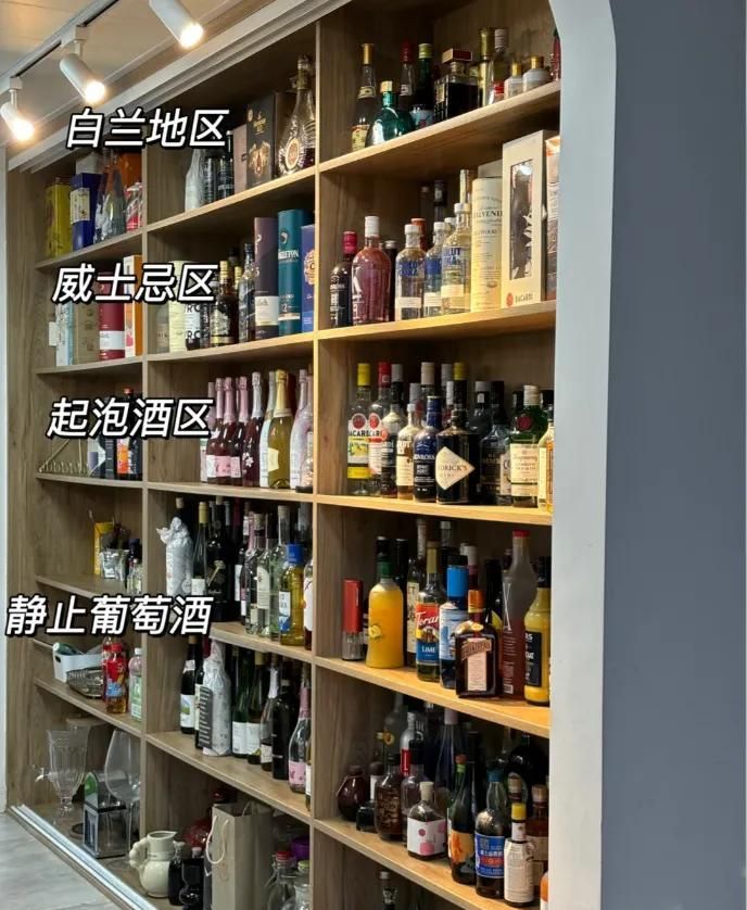 家里酒柜别瞎做！高颜值又能 “藏酒” 的设计，内行人都抄作业 - 家居知识