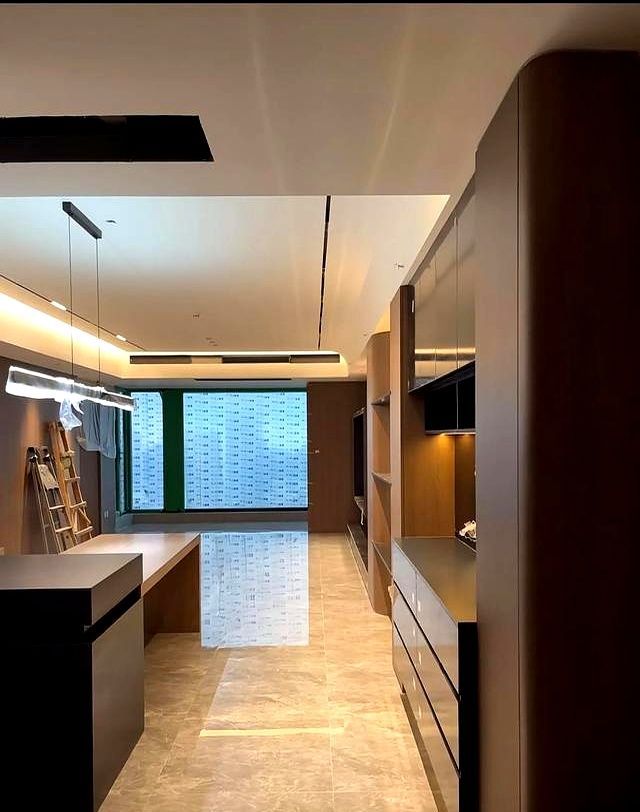 普通人装现代轻奢风，真的赢麻了！！弧形木柜 + 岩板背景 - 家居知识