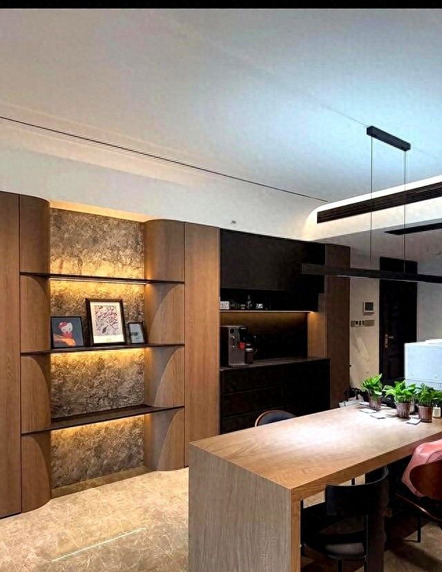 普通人装现代轻奢风赢麻了！弧形木柜+岩板背景惊艳全屋