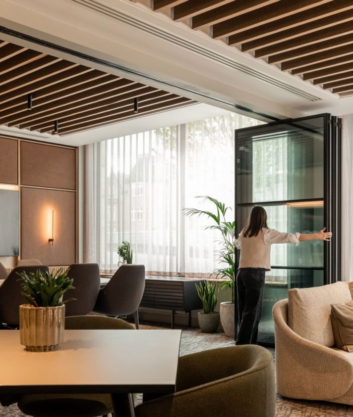 温暖与品质并存：现代经典风格办公装修方案 - 家居知识