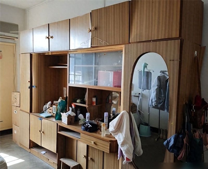 北京姑娘爆改破旧卧室，脏乱老屋变身慵懒原木风治愈小窝