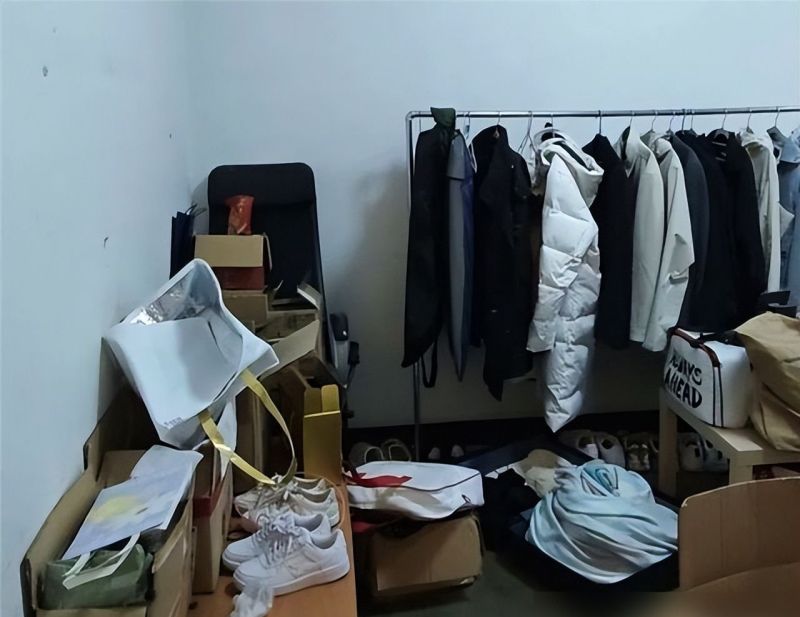 北京姑娘的大卧室装修火了：将脏旧破败的屋子，变成慵懒原木小窝 - 家居知识