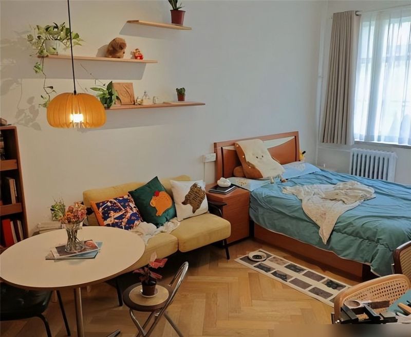 北京姑娘的大卧室装修火了：将脏旧破败的屋子，变成慵懒原木小窝 - 家居知识