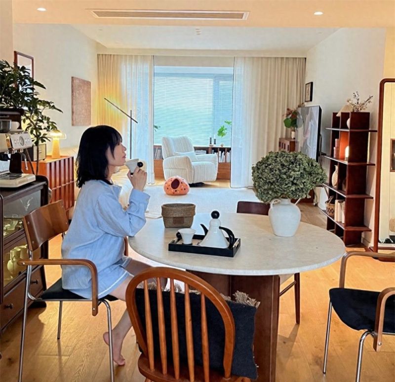 西安姑娘15万自装108㎡中古风新家，网友直呼审美高级